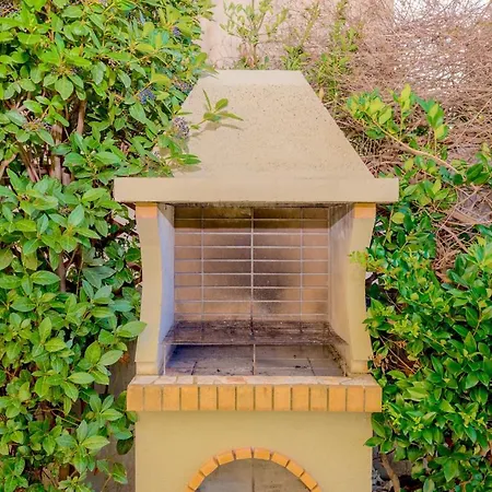 Alexandra Villa *